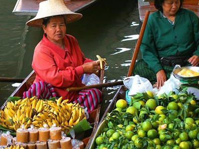 Floating Market DamneonSadu